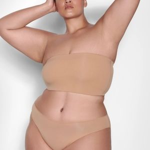 NWOT Skims FITS EVERYBODY BANDEAU BRA